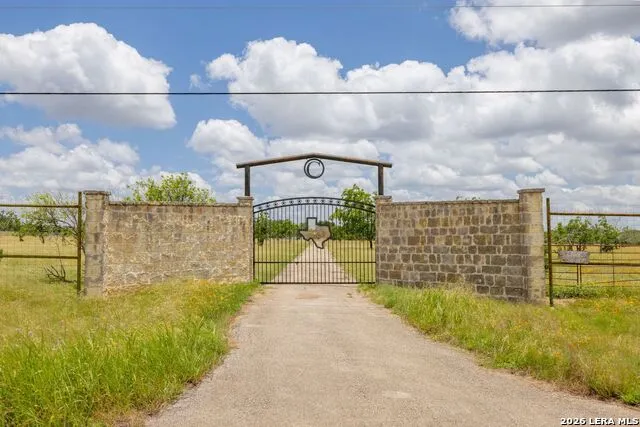 292 Old Loop 173 Bandera, TX 78003