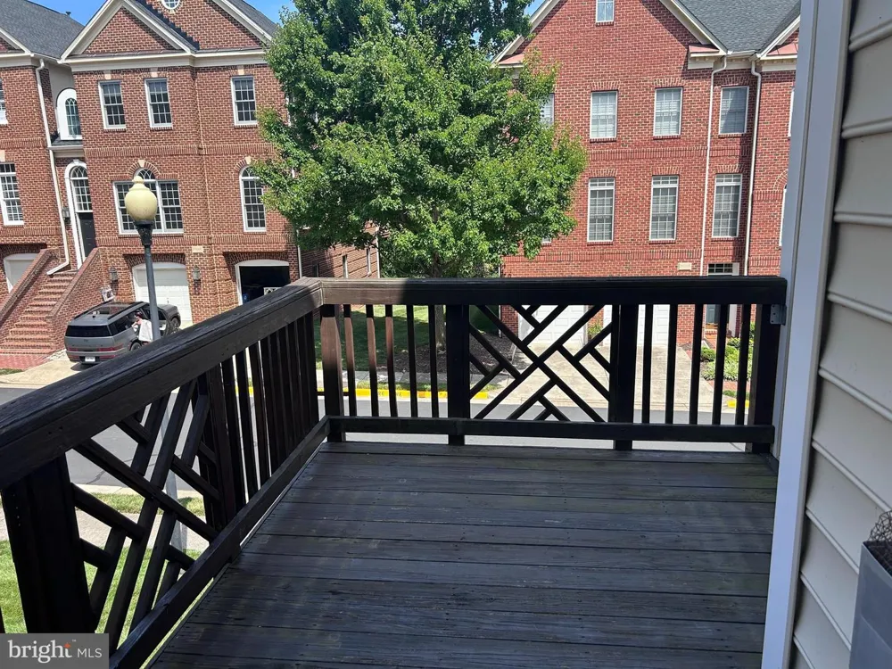 20381 FALLSWAY TERRACE Sterling, VA 20165