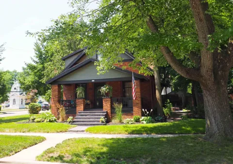 401 University Street