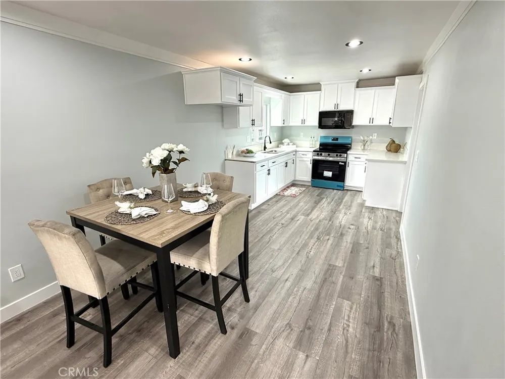 8735 Beach Los Angeles, CA 90002