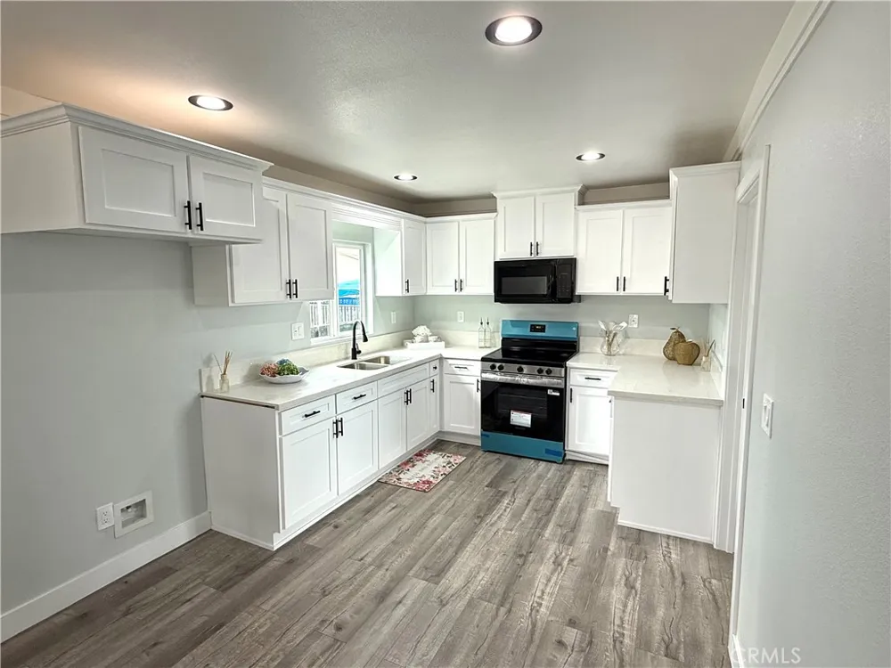 8735 Beach Los Angeles, CA 90002