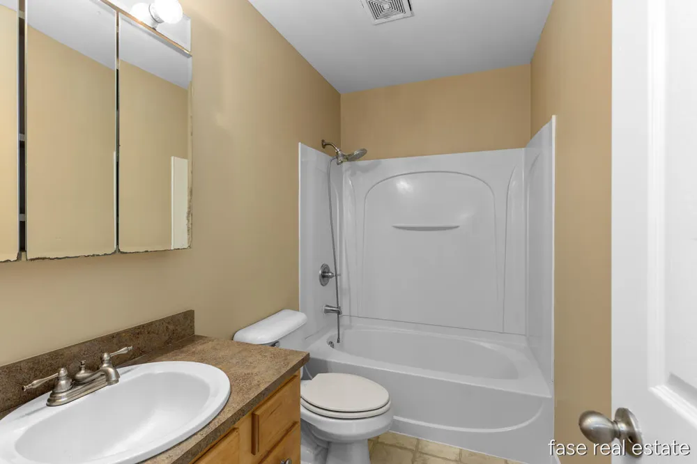 4605 Tabor Road NW Comstock Park, MI 49321