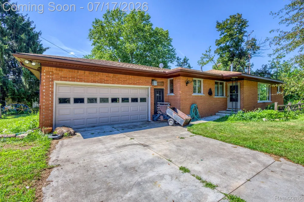 9805 Dolan Road Columbus Township, MI 48063