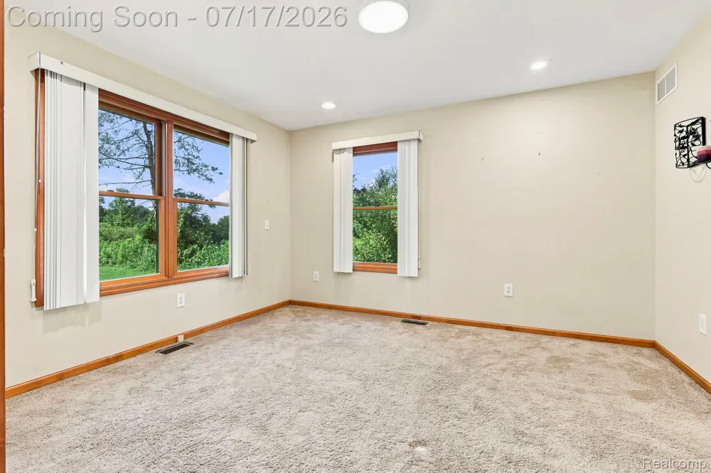 9805 Dolan Road Columbus Township, MI 48063