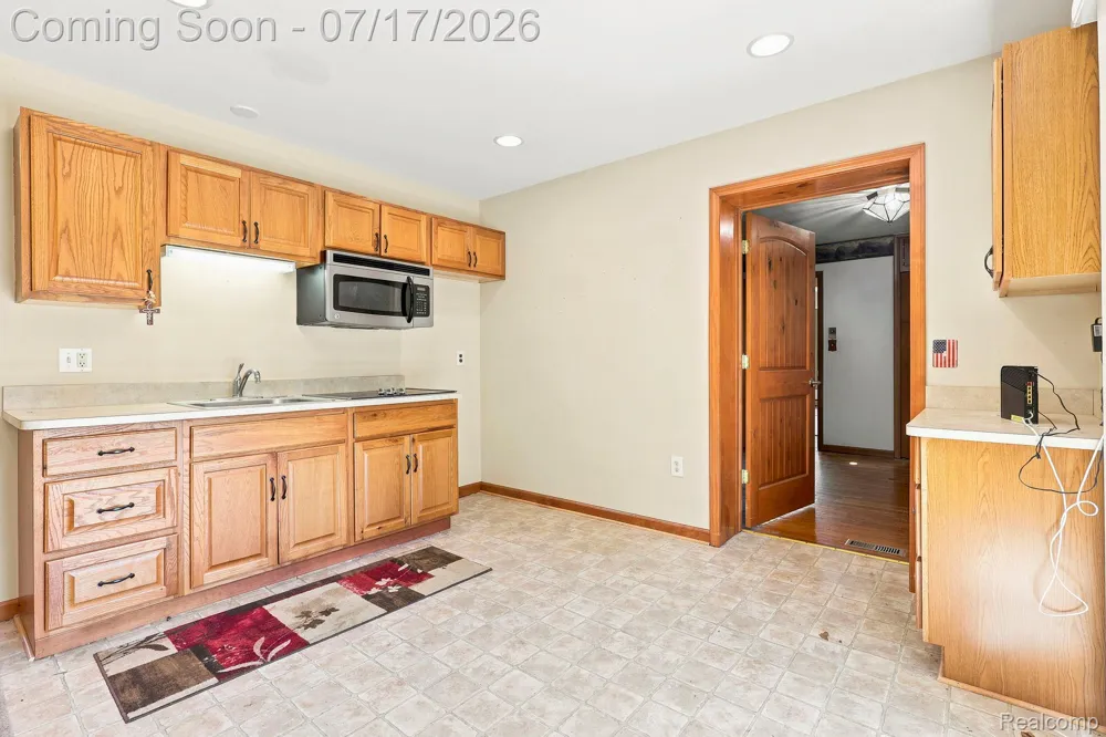 9805 Dolan Road Columbus Township, MI 48063