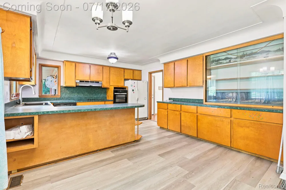 9805 Dolan Road Columbus Township, MI 48063