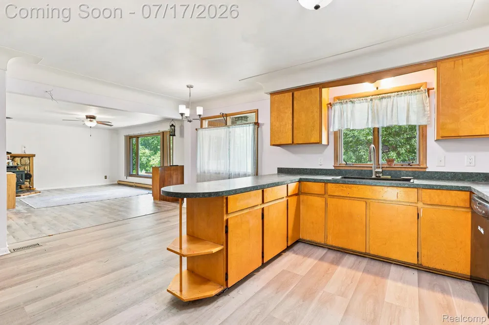 9805 Dolan Road Columbus Township, MI 48063