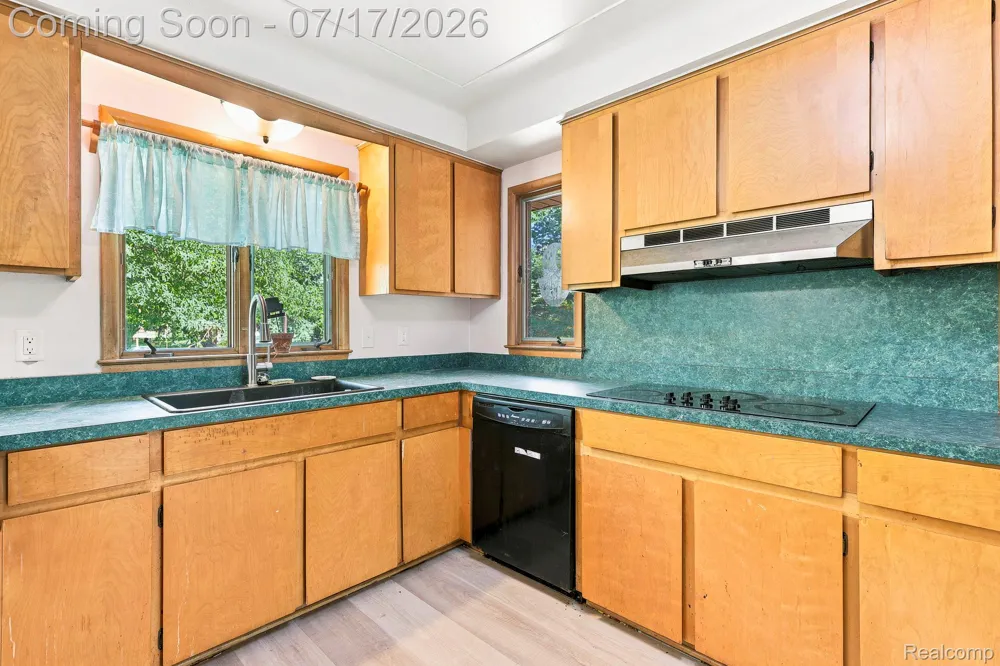 9805 Dolan Road Columbus Township, MI 48063