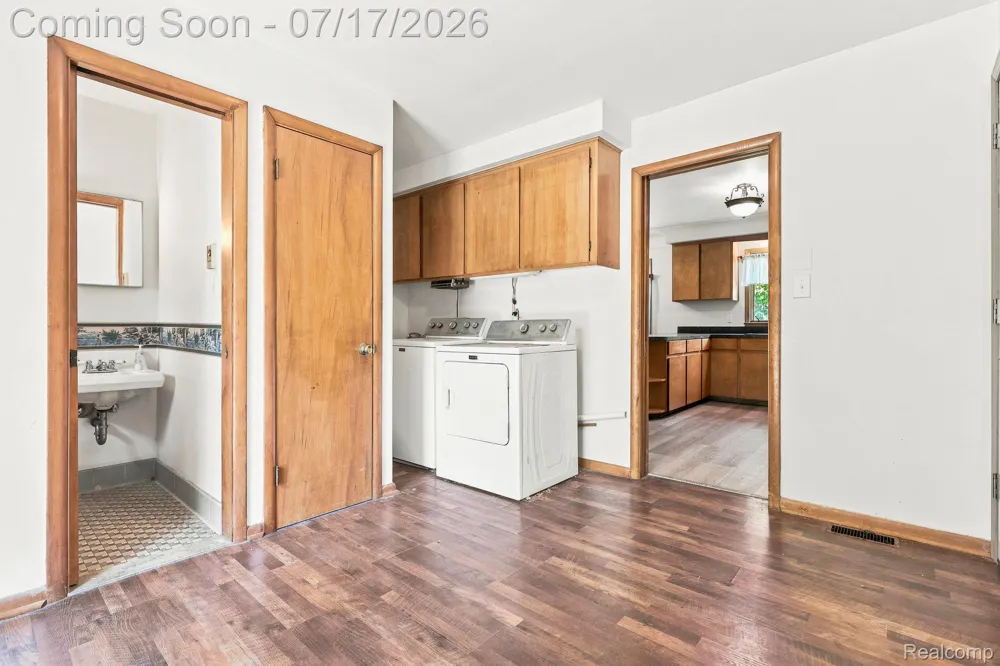 9805 Dolan Road Columbus Township, MI 48063