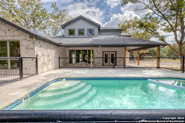 422 Red Wright Rd Leakey, TX 78873