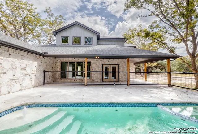 422 Red Wright Rd Leakey, TX 78873