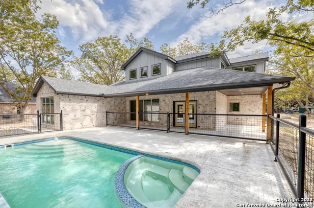 422 Red Wright Rd Leakey, TX 78873