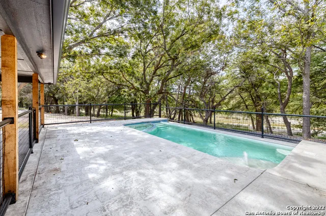 422 Red Wright Rd Leakey, TX 78873