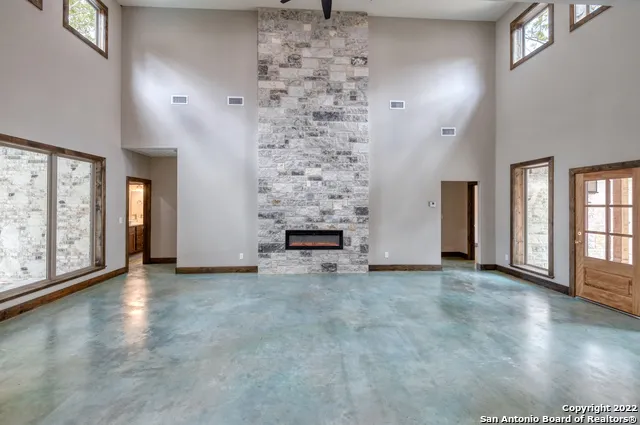 422 Red Wright Rd Leakey, TX 78873