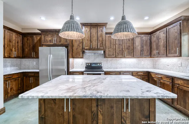 422 Red Wright Rd Leakey, TX 78873