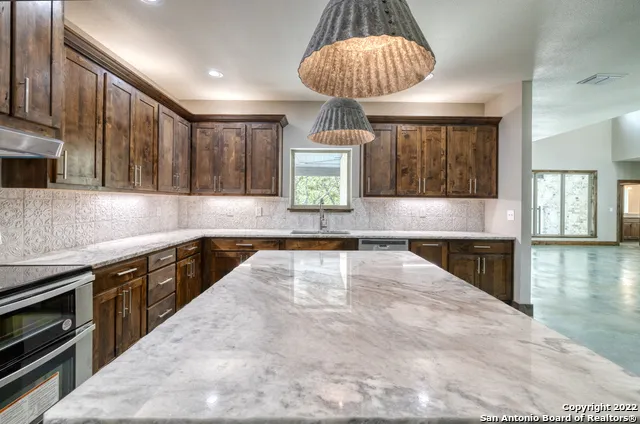422 Red Wright Rd Leakey, TX 78873