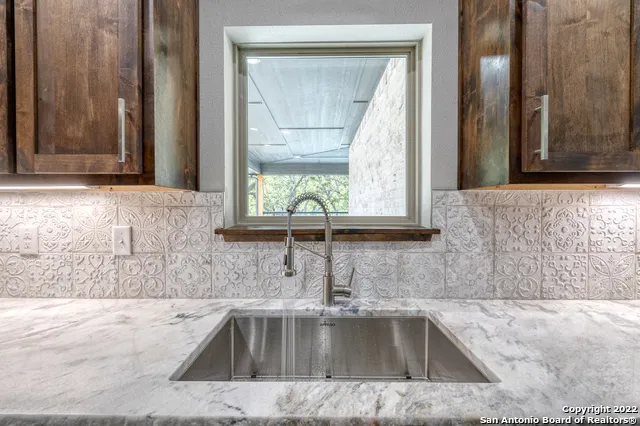 422 Red Wright Rd Leakey, TX 78873