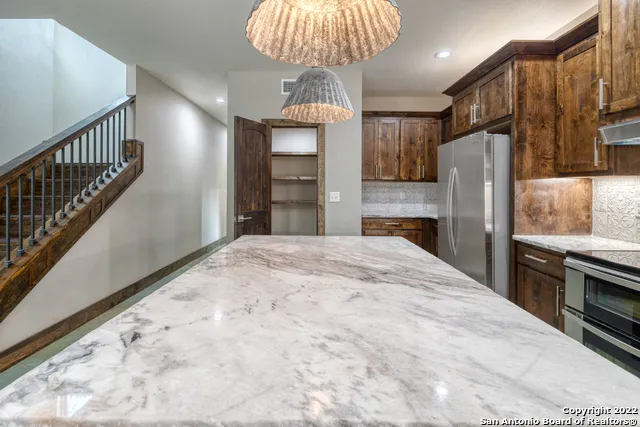 422 Red Wright Rd Leakey, TX 78873