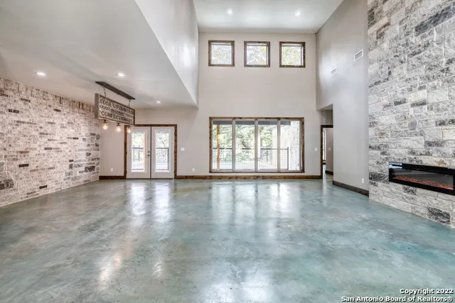 422 Red Wright Rd Leakey, TX 78873