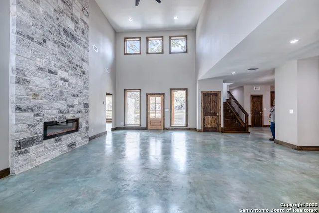 422 Red Wright Rd Leakey, TX 78873