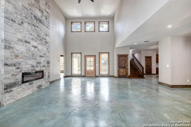422 Red Wright Rd Leakey, TX 78873