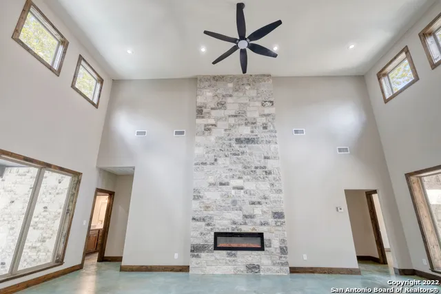 422 Red Wright Rd Leakey, TX 78873
