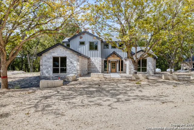 422 Red Wright Rd Leakey, TX 78873