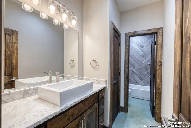422 Red Wright Rd Leakey, TX 78873