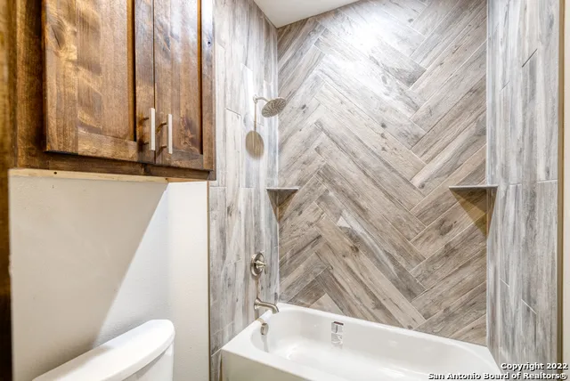 422 Red Wright Rd Leakey, TX 78873