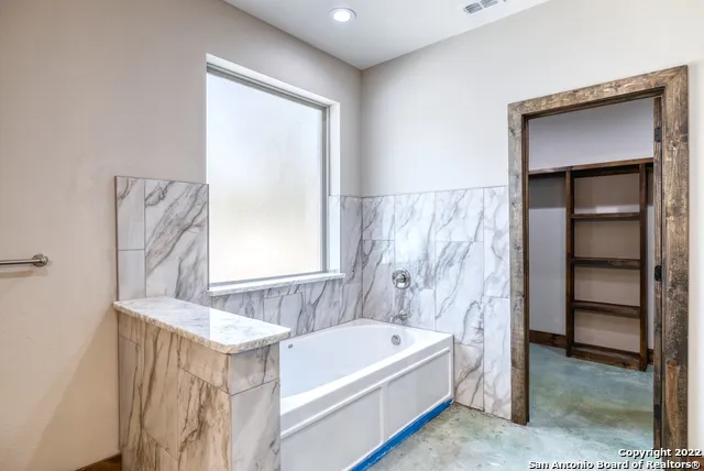 422 Red Wright Rd Leakey, TX 78873