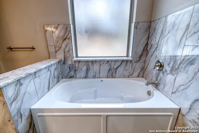 422 Red Wright Rd Leakey, TX 78873