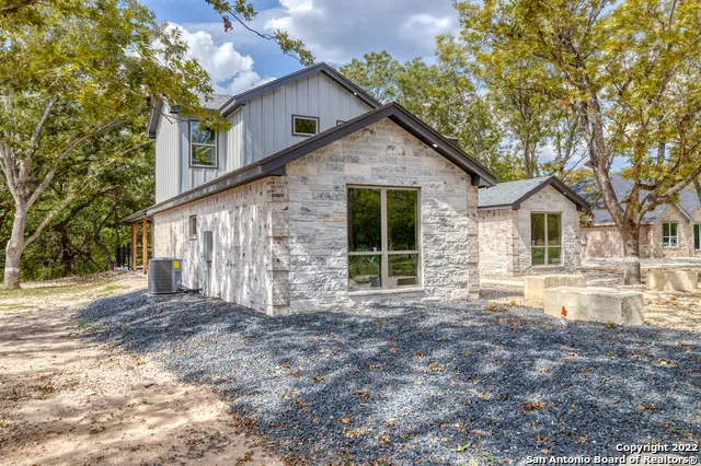 422 Red Wright Rd Leakey, TX 78873