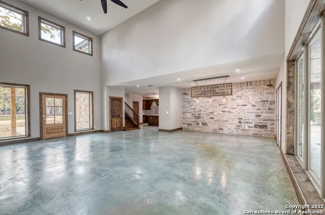 422 Red Wright Rd Leakey, TX 78873
