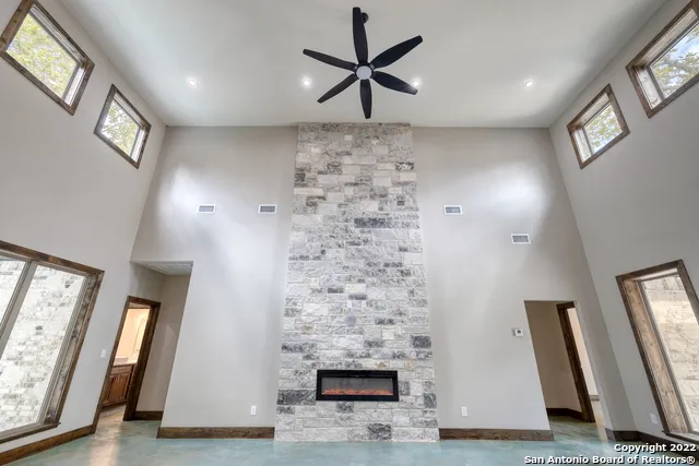 422 Red Wright Rd Leakey, TX 78873