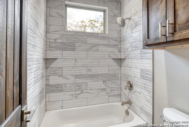 422 Red Wright Rd Leakey, TX 78873