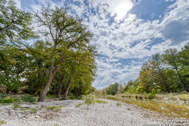 422 Red Wright Rd Leakey, TX 78873