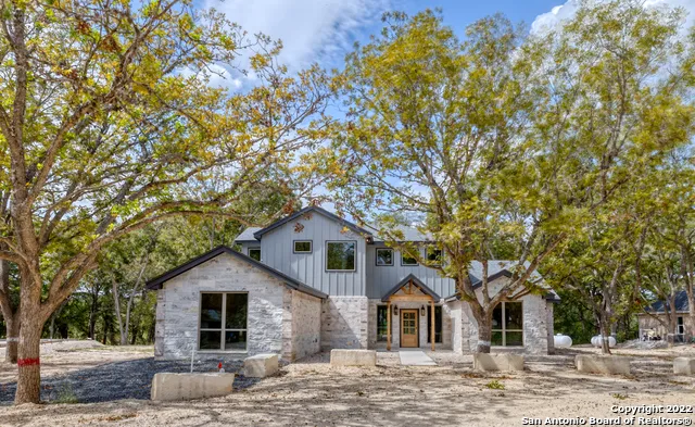 422 Red Wright Rd Leakey, TX 78873