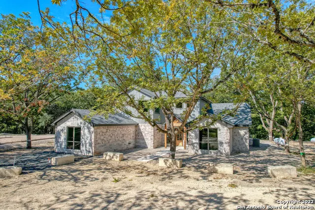 422 Red Wright Rd Leakey, TX 78873