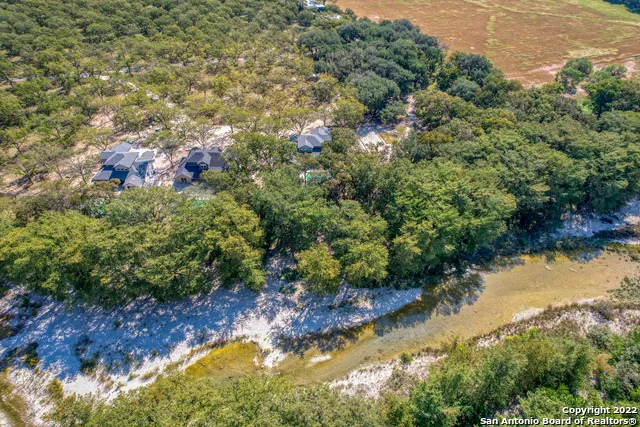 422 Red Wright Rd Leakey, TX 78873