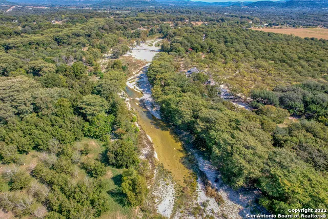 422 Red Wright Rd Leakey, TX 78873