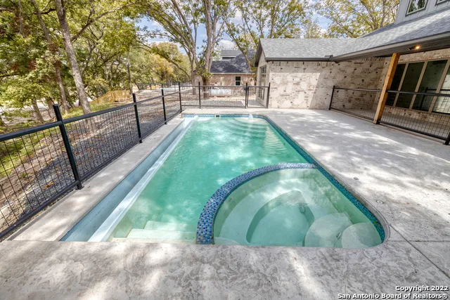 422 Red Wright Rd Leakey, TX 78873