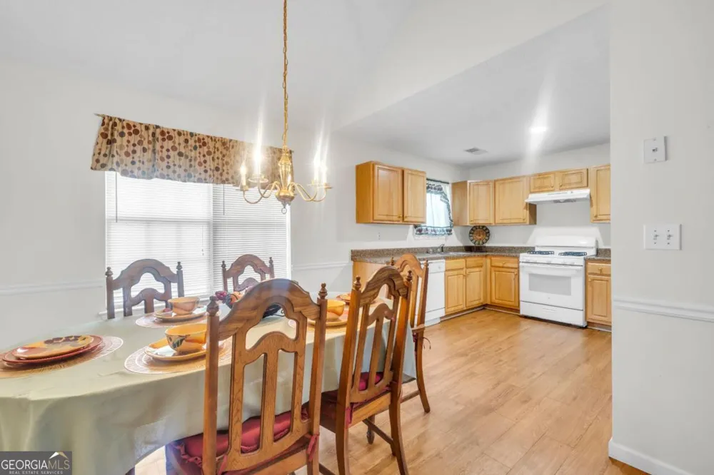1289 Labrador LN Riverdale, GA 30296