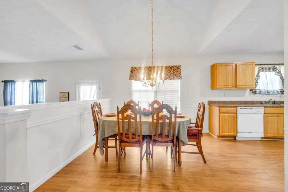 1289 Labrador LN Riverdale, GA 30296