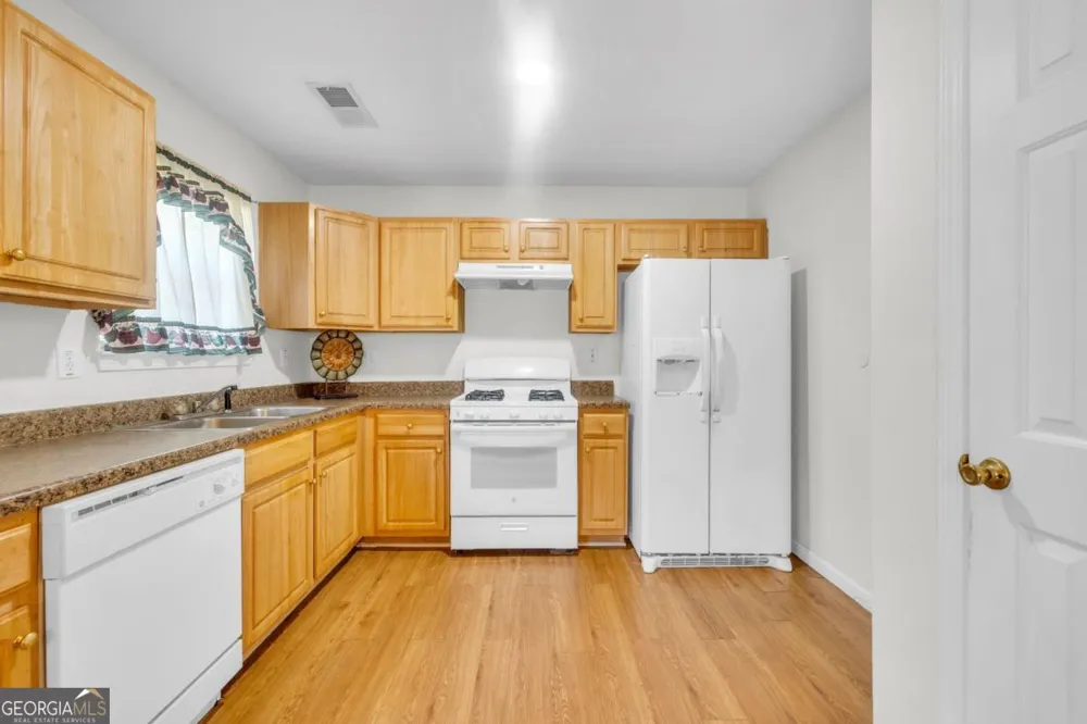 1289 Labrador LN Riverdale, GA 30296