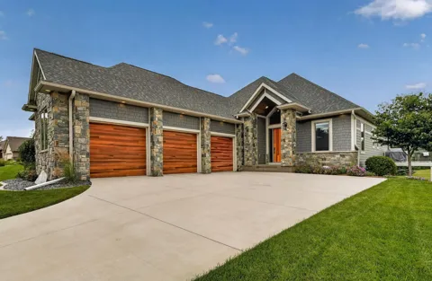 605 Somerby Parkway NE