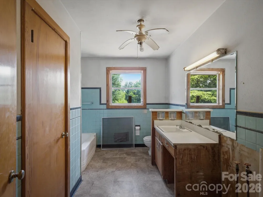 3446 Brandon Road Morganton, NC 28655