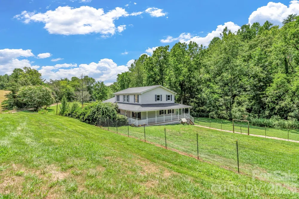 11 Aquarian Way Leicester, NC 28748