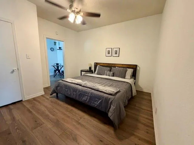 1611 Common Street Houston, TX 77009