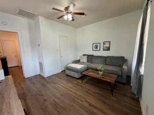 1611 Common Street Houston, TX 77009
