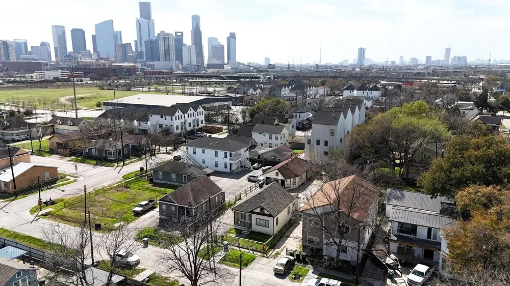 1611 Common Street Houston, TX 77009